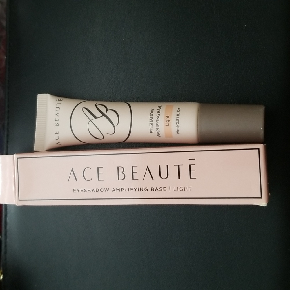 Eyeshadow Base Shade LIGHT